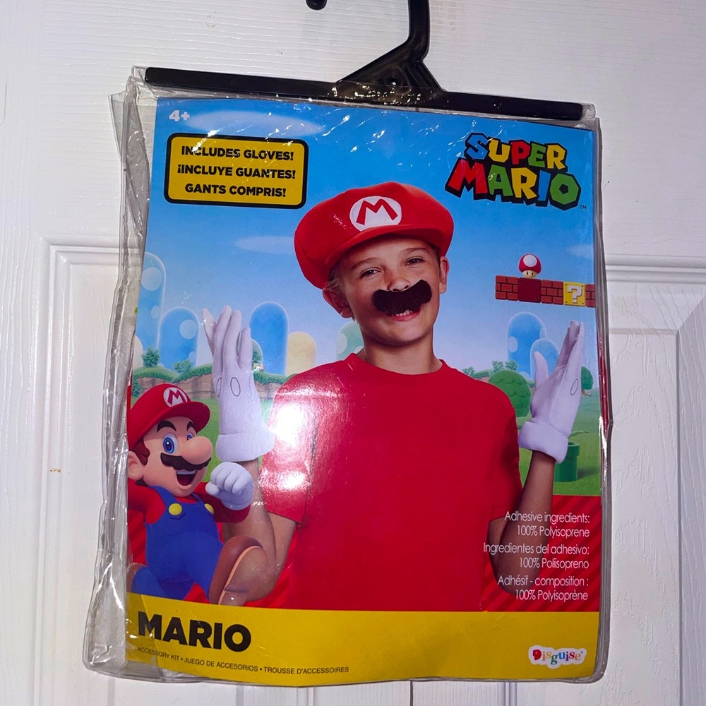 Super Mario gloves & hat (no mustache included)